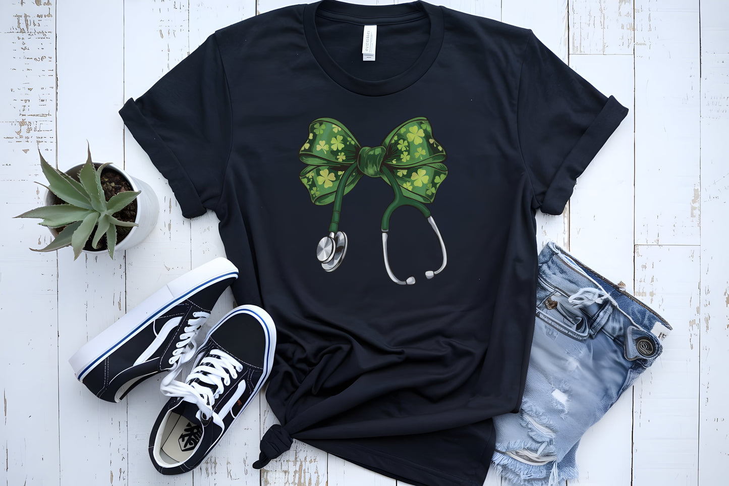 Camiseta verde con estetoscopio y lazo de enfermera (Día de San Patricio)